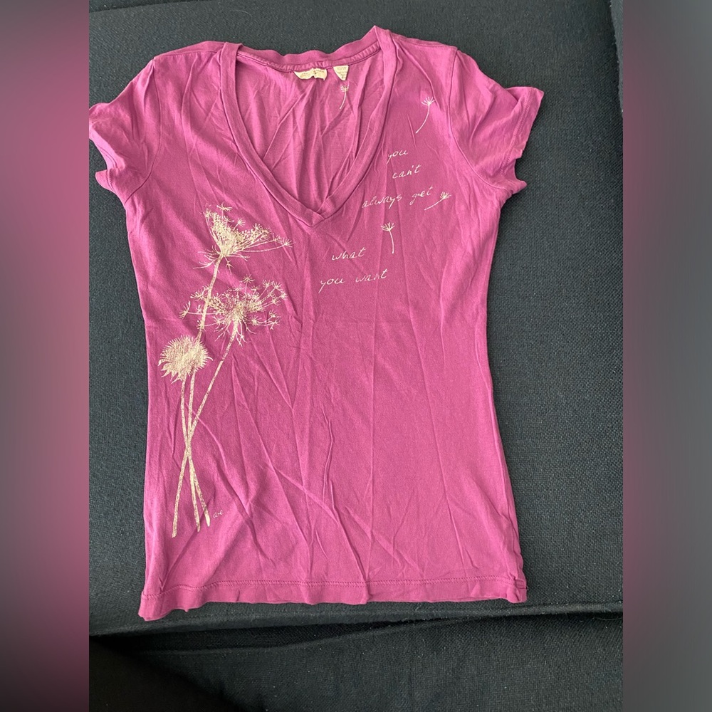 Vintage American Eagle T-shirt. V-neck. Very soft type purple. Size XS/TP.